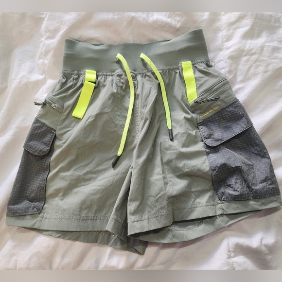 lululemon athletica Green Athletic Shorts - Picture 14 of 15